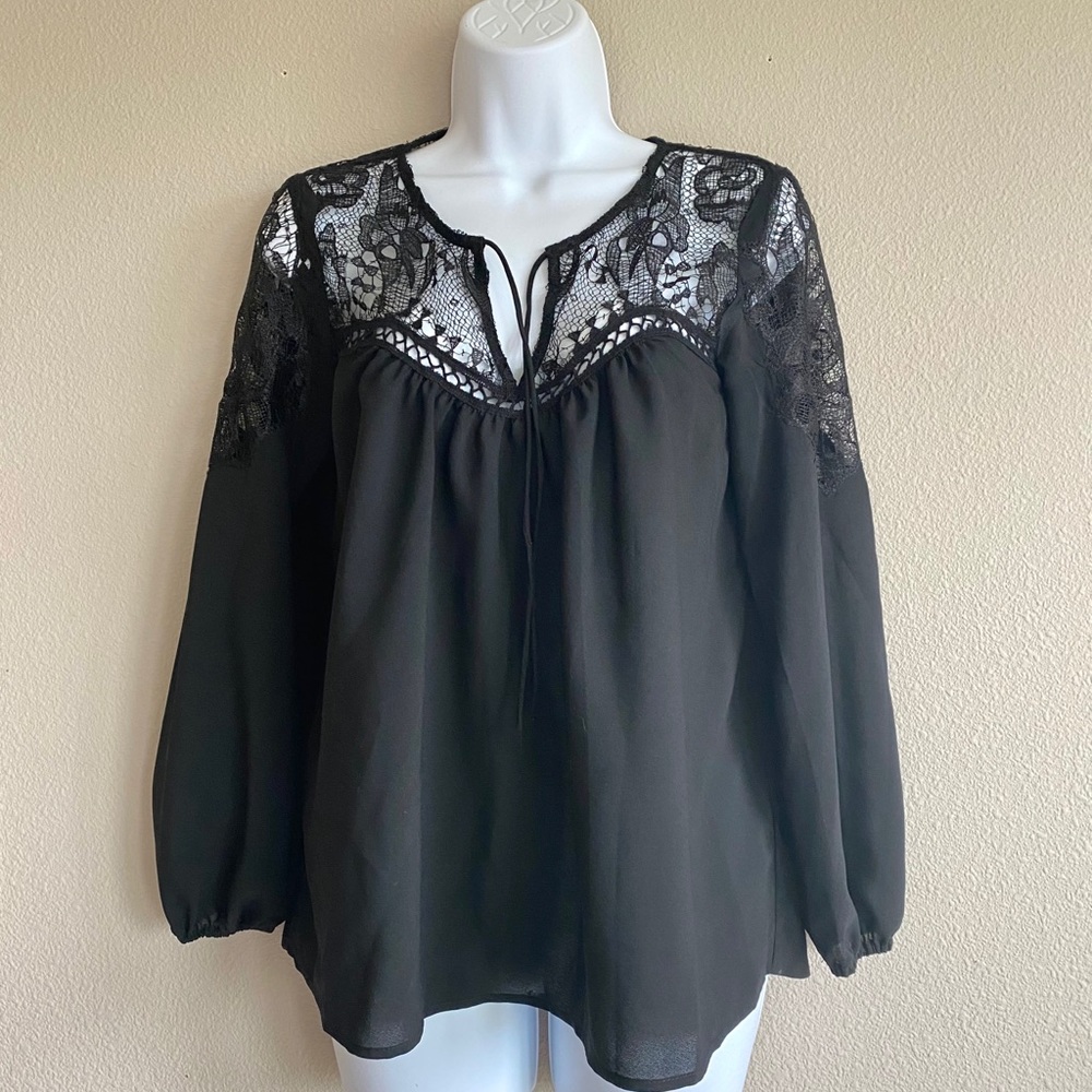BB DAKOTA | Lace Yoke Keyhole Smocked Blouse - Picture 4 of 9